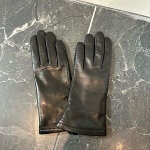 Elegant Black Leather Gloves